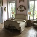 Chateau De La Goujonnerie Couette-café 4*