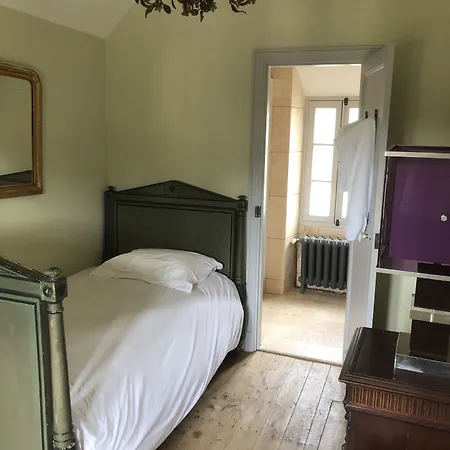 Chateau De La Goujonnerie Bed and Breakfast 4*