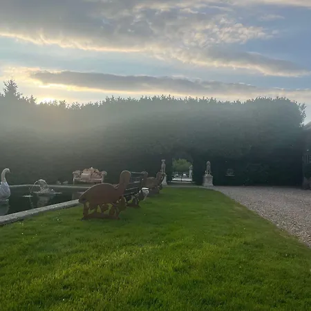 Chateau De La Goujonnerie 4*