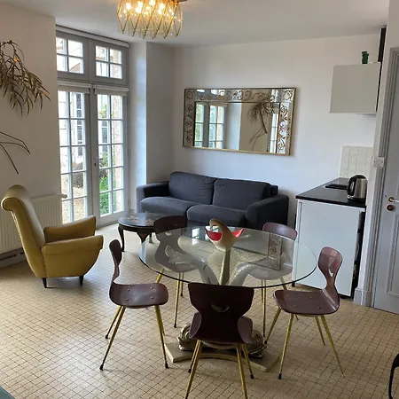 Chateau De La Goujonnerie Couette-café 4*