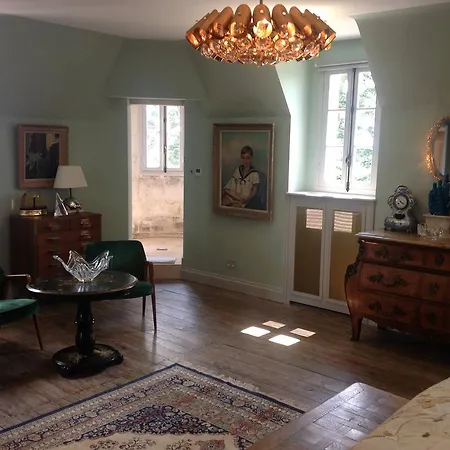 Chateau De La Goujonnerie לינה וארוחת בוקר