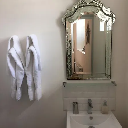 Chateau De La Goujonnerie Bed and Breakfast Loge-Fougereuse