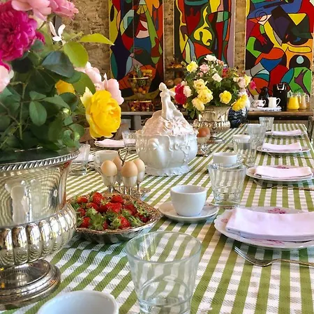 לינה וארוחת בוקר Chateau De La Goujonnerie 4*