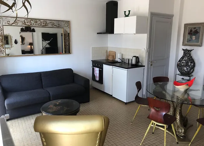 Chateau De La Goujonnerie Bed & Breakfast 4*