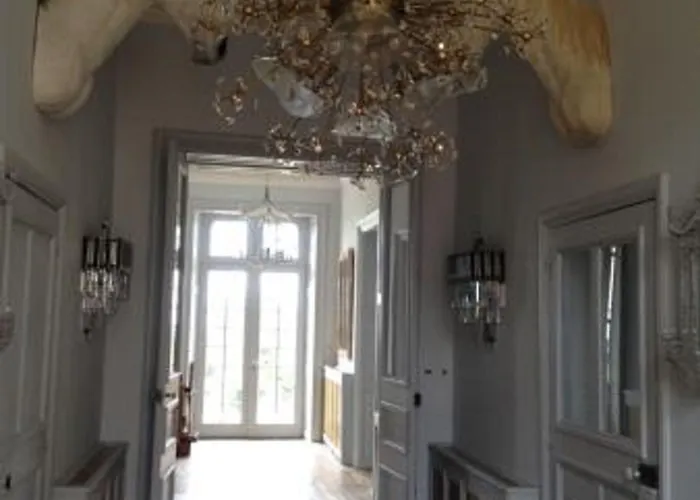 Chateau De La Goujonnerie Bed & Breakfast