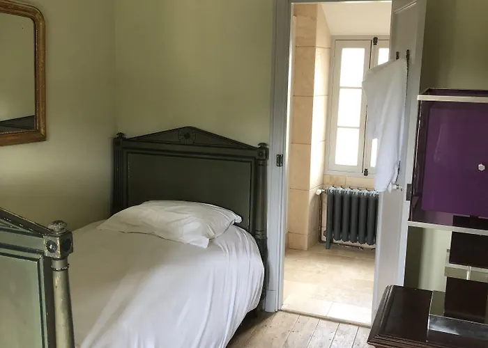 Chateau De La Goujonnerie Bed & Breakfast 4*