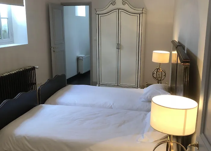 Chateau De La Goujonnerie Bed & Breakfast Loge-Fougereuse