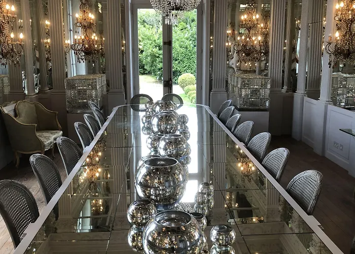 Chateau De La Goujonnerie Bed & Breakfast 4*