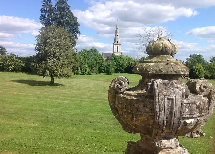 Chateau De La Goujonnerie Bed & Breakfast Loge-Fougereuse