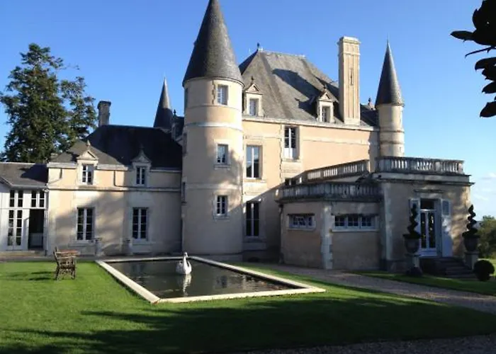 Chateau De La Goujonnerie Bed & Breakfast Loge-Fougereuse