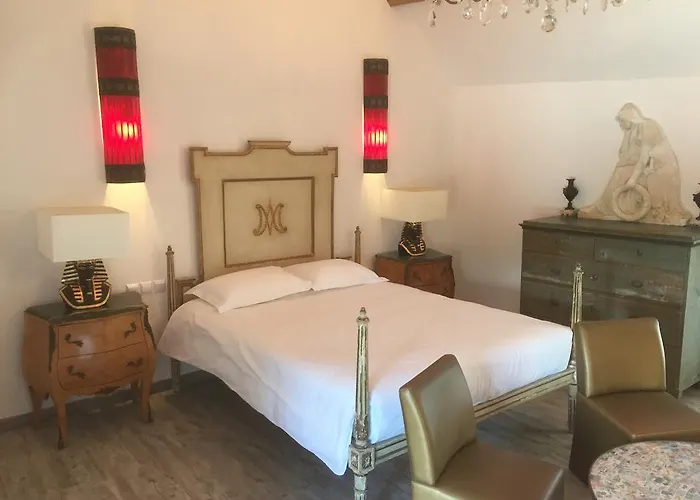 Chateau De La Goujonnerie Bed & Breakfast Loge-Fougereuse