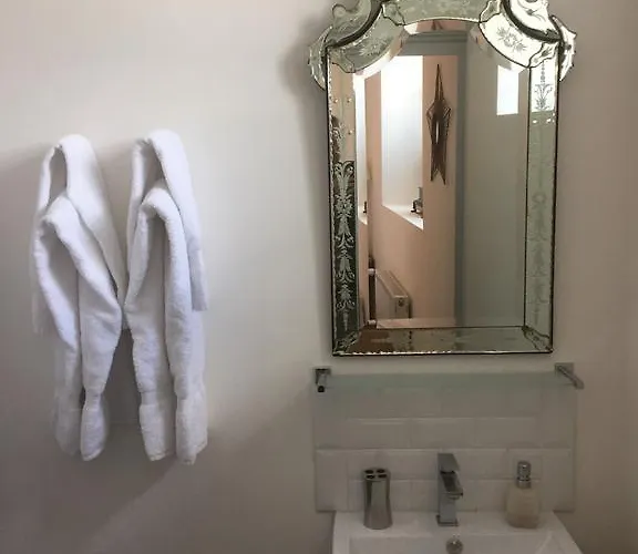 Chateau De La Goujonnerie Bed & Breakfast Loge-Fougereuse